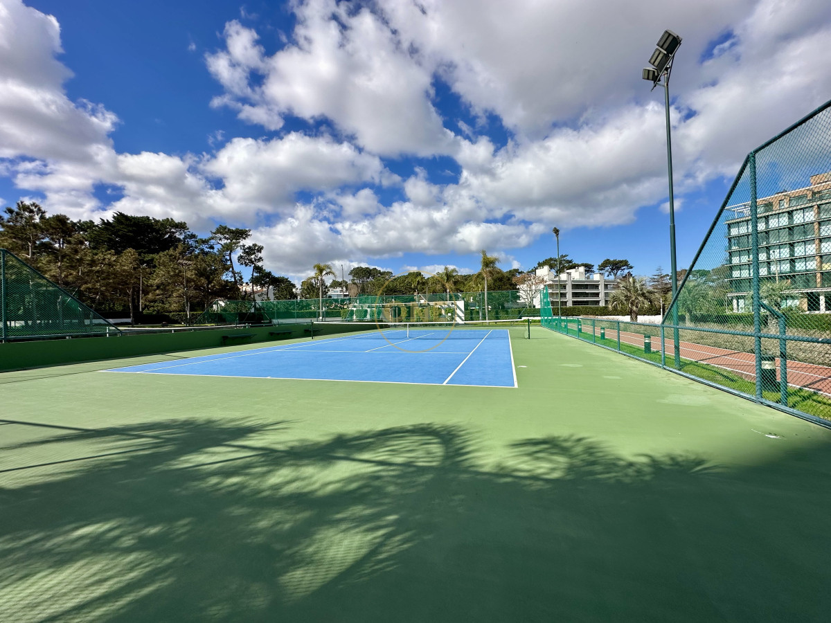 Apartamento ID.1885 - Apartamento en venta playa Mansa Punta del Este 