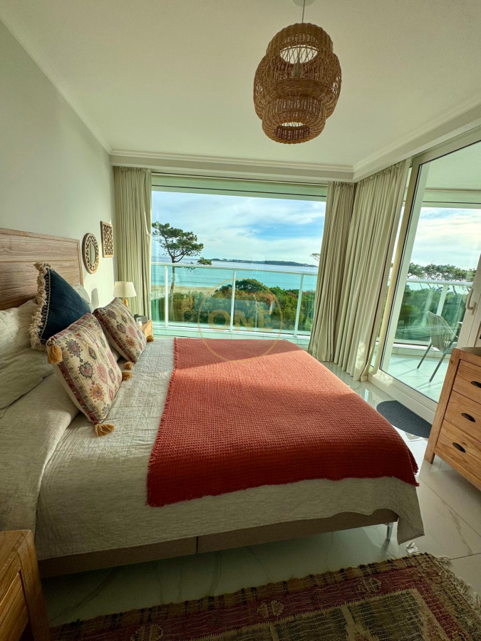 Apartamento ID.1636 - Venta apartamento 4 dormitorios Playa Mansa Punta del Este frente al mar
