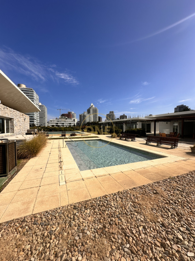 Apartamento ID.1653 - Venta apartamento 2 dormitorios mas servicio Playa Brava TORRE LE PARC I