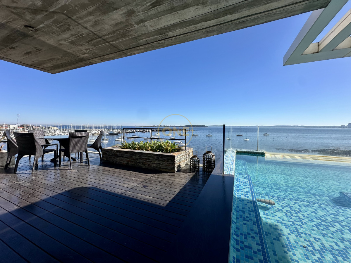 Apartamento ID.1809 - Le Bleu Penthouse frente al Puerto con el diseño de Carlos Ott