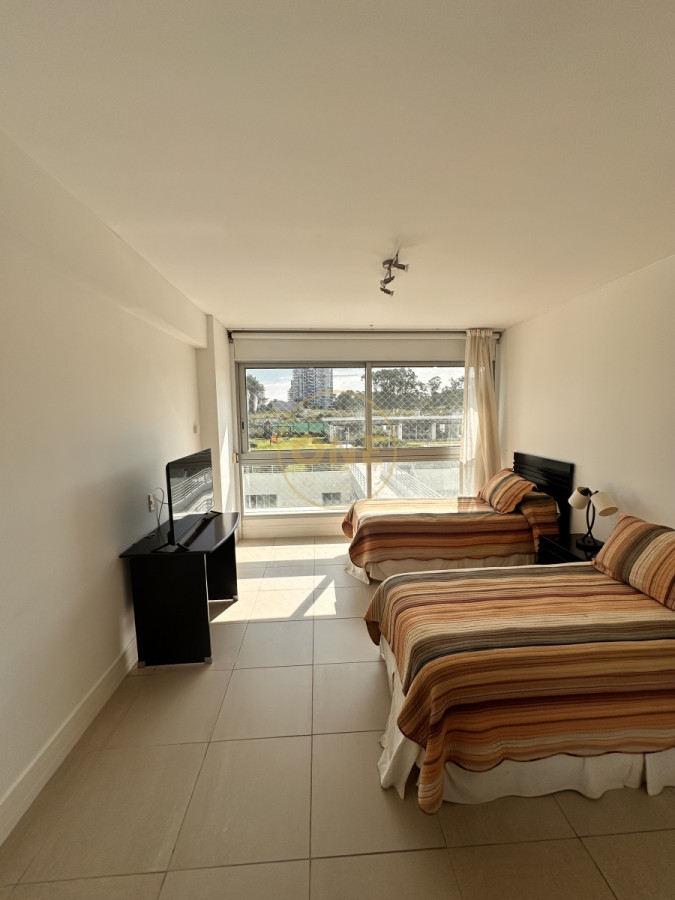 Apartamento ID.1653 - Venta apartamento 2 dormitorios mas servicio Playa Brava TORRE LE PARC I