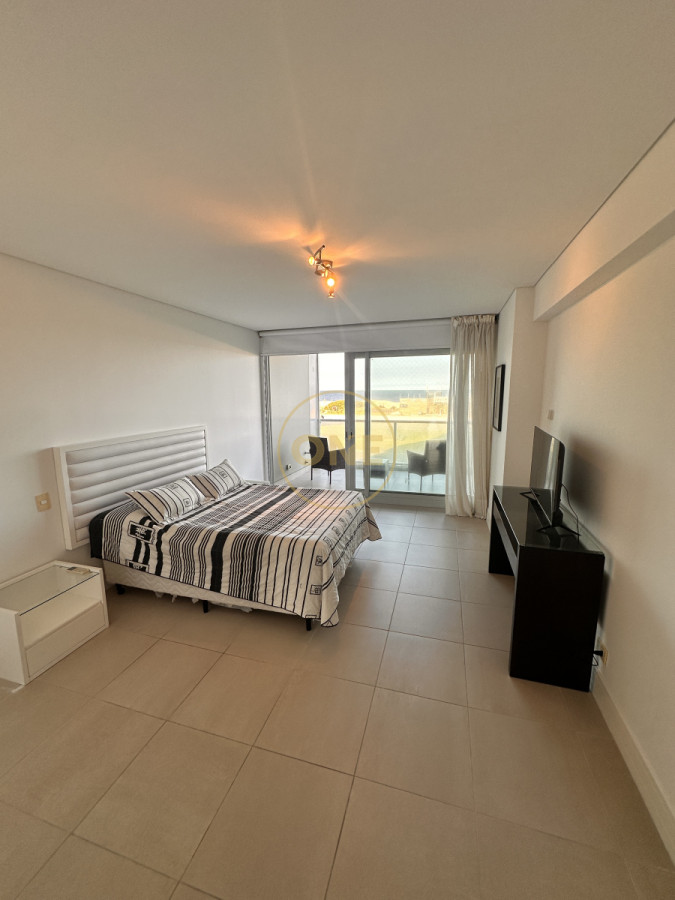 Apartamento ID.1653 - Venta apartamento 2 dormitorios mas servicio Playa Brava TORRE LE PARC I