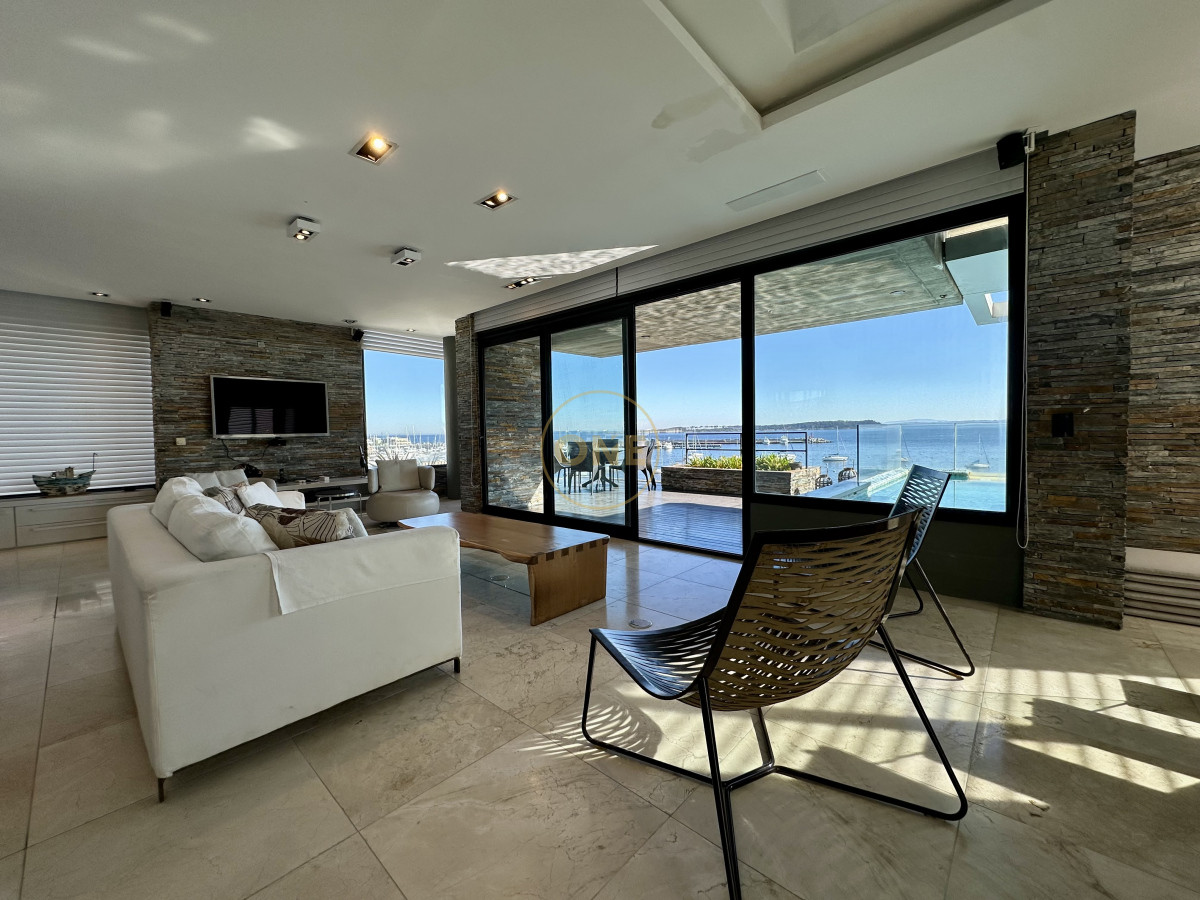 Apartamento ID.1809 - Le Bleu Penthouse frente al Puerto con el diseño de Carlos Ott