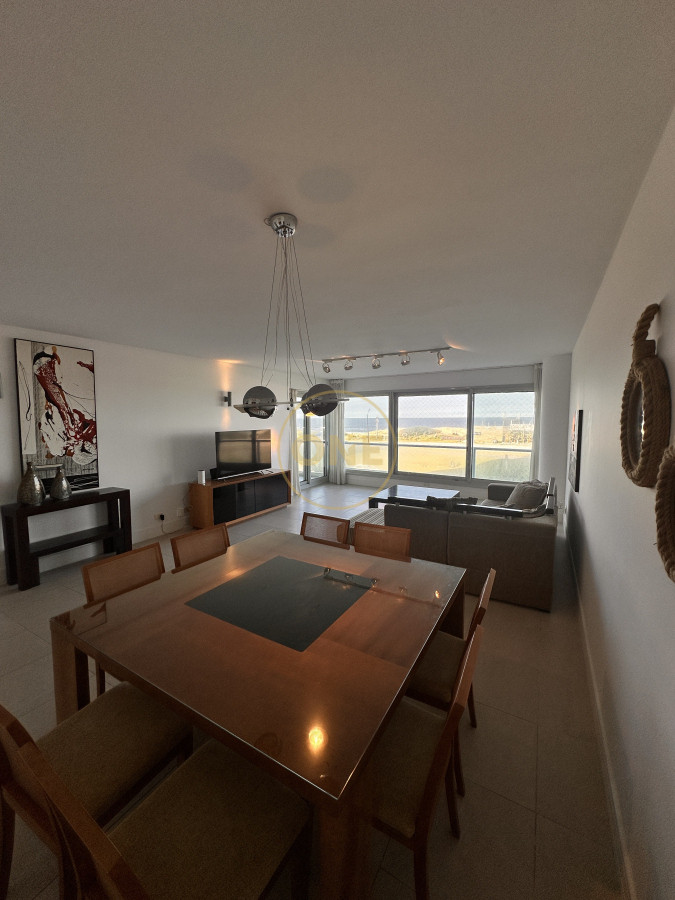 Apartamento ID.1653 - Venta apartamento 2 dormitorios mas servicio Playa Brava TORRE LE PARC I
