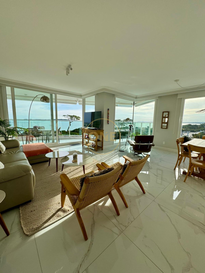 Apartamento ID.1636 - Venta apartamento 4 dormitorios Playa Mansa Punta del Este frente al mar