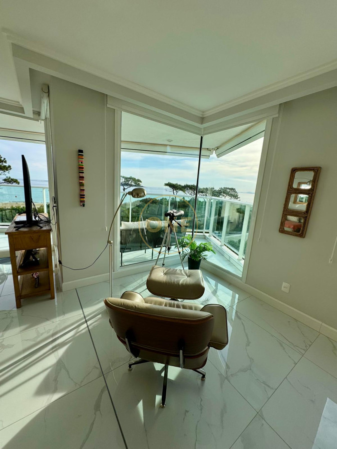 Apartamento ID.1636 - Venta apartamento 4 dormitorios Playa Mansa Punta del Este frente al mar