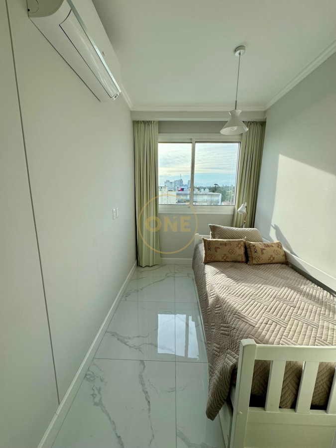 Apartamento ID.1636 - Venta apartamento 4 dormitorios Playa Mansa Punta del Este frente al mar