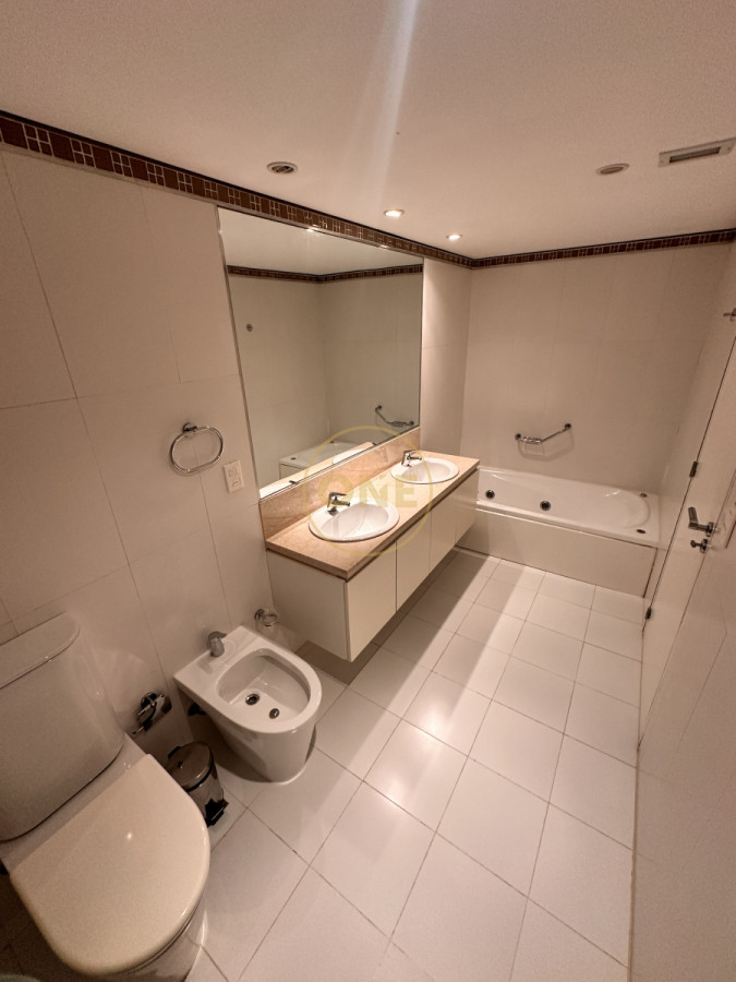 Apartamento ID.1653 - Venta apartamento 2 dormitorios mas servicio Playa Brava TORRE LE PARC I