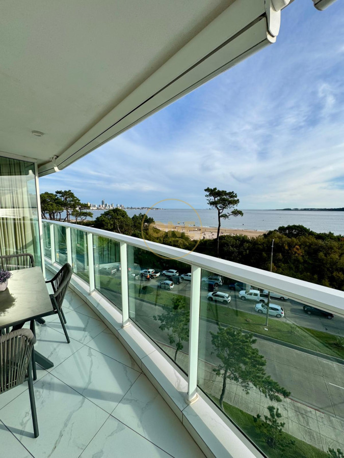 Apartamento ID.1636 - Venta apartamento 4 dormitorios Playa Mansa Punta del Este frente al mar