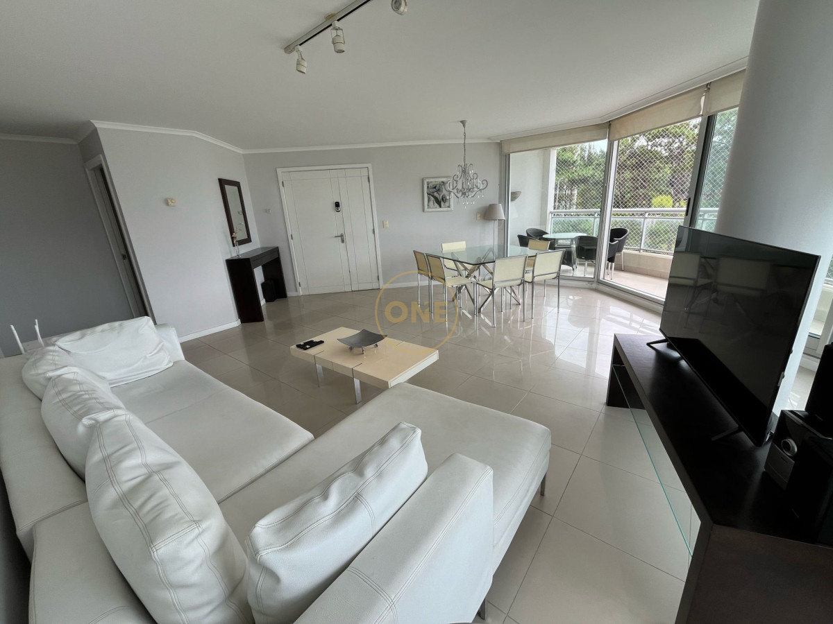 Apartamento ID.1562 -  Venta Apartamento 3 dormitorios más dependencia en Playa Brava Punta del Este
