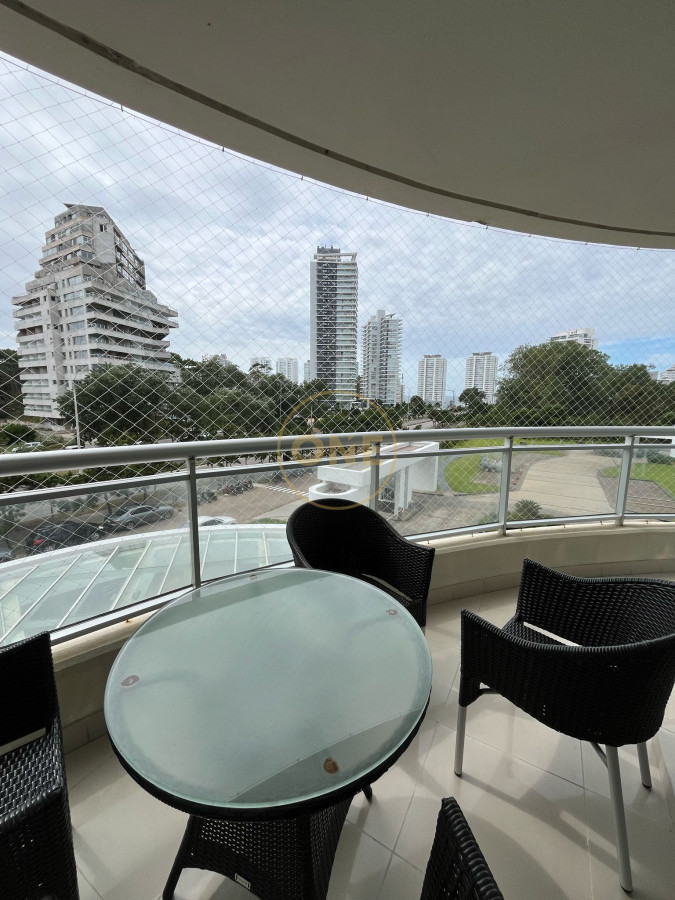 Apartamento ID.1562 -  Venta Apartamento 3 dormitorios más dependencia en Playa Brava Punta del Este