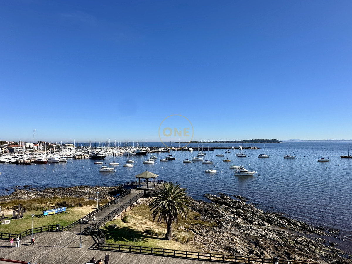 Apartamento ID.1809 - Le Bleu Penthouse frente al Puerto con el diseño de Carlos Ott