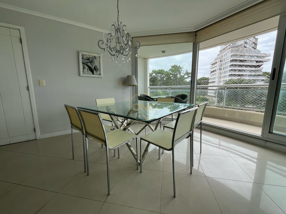 Apartamento ID.1562 -  Venta Apartamento 3 dormitorios más dependencia en Playa Brava Punta del Este