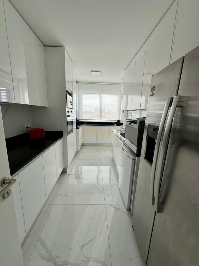 Apartamento ID.1636 - Venta apartamento 4 dormitorios Playa Mansa Punta del Este frente al mar
