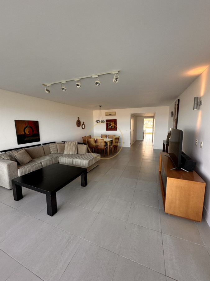 Apartamento ID.1653 - Venta apartamento 2 dormitorios mas servicio Playa Brava TORRE LE PARC I