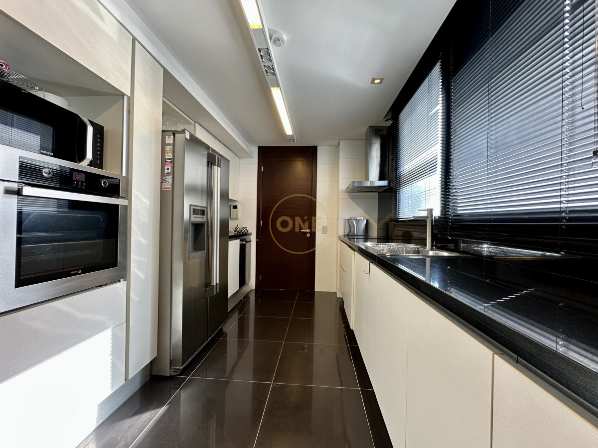 Apartamento ID.1809 - Le Bleu Penthouse frente al Puerto con el diseño de Carlos Ott