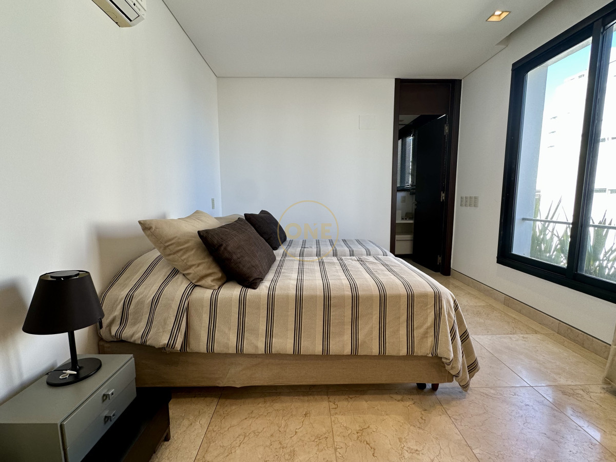 Apartamento ID.1809 - Le Bleu Penthouse frente al Puerto con el diseño de Carlos Ott