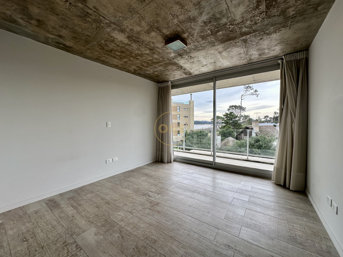Apartamento ID.1943 - Apartamento en venta 3 suites playa Mansa Punta del Este 