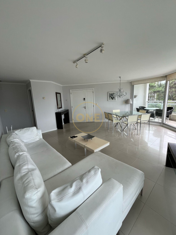 Apartamento ID.1562 -  Venta Apartamento 3 dormitorios más dependencia en Playa Brava Punta del Este