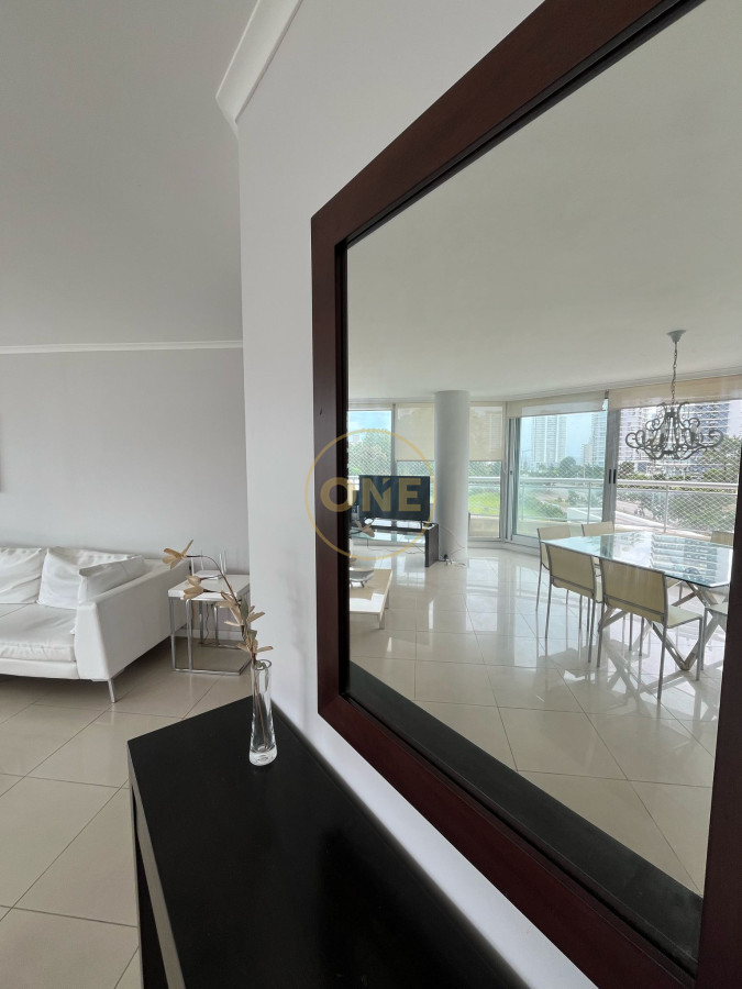 Apartamento ID.1562 -  Venta Apartamento 3 dormitorios más dependencia en Playa Brava Punta del Este
