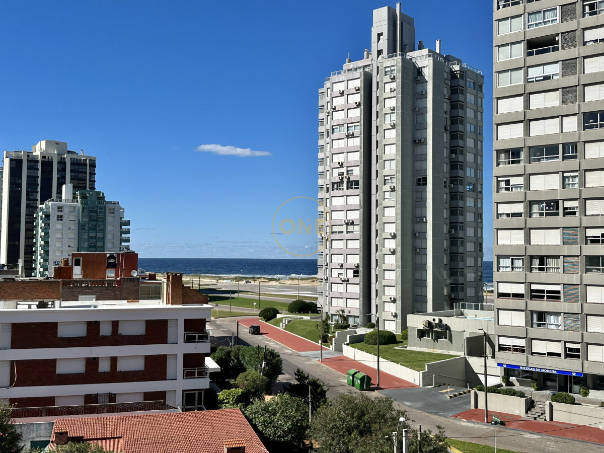 Apartamento ID.1663 - Venta Apartamento 2 Dormitorios playa Brava Punta del Este 