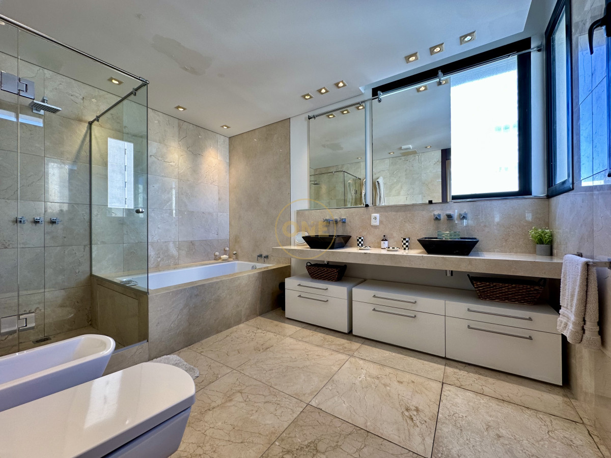 Apartamento ID.1809 - Le Bleu Penthouse frente al Puerto con el diseño de Carlos Ott