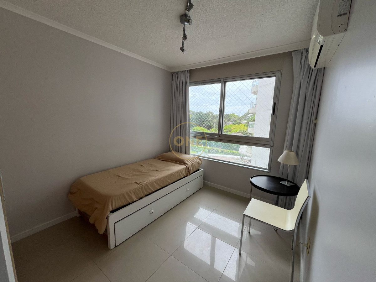 Apartamento ID.1562 -  Venta Apartamento 3 dormitorios más dependencia en Playa Brava Punta del Este