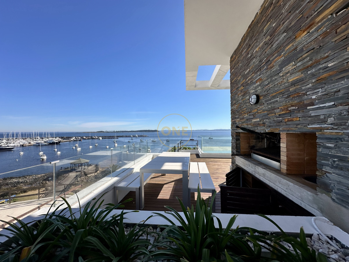 Apartamento ID.1809 - Le Bleu Penthouse frente al Puerto con el diseño de Carlos Ott