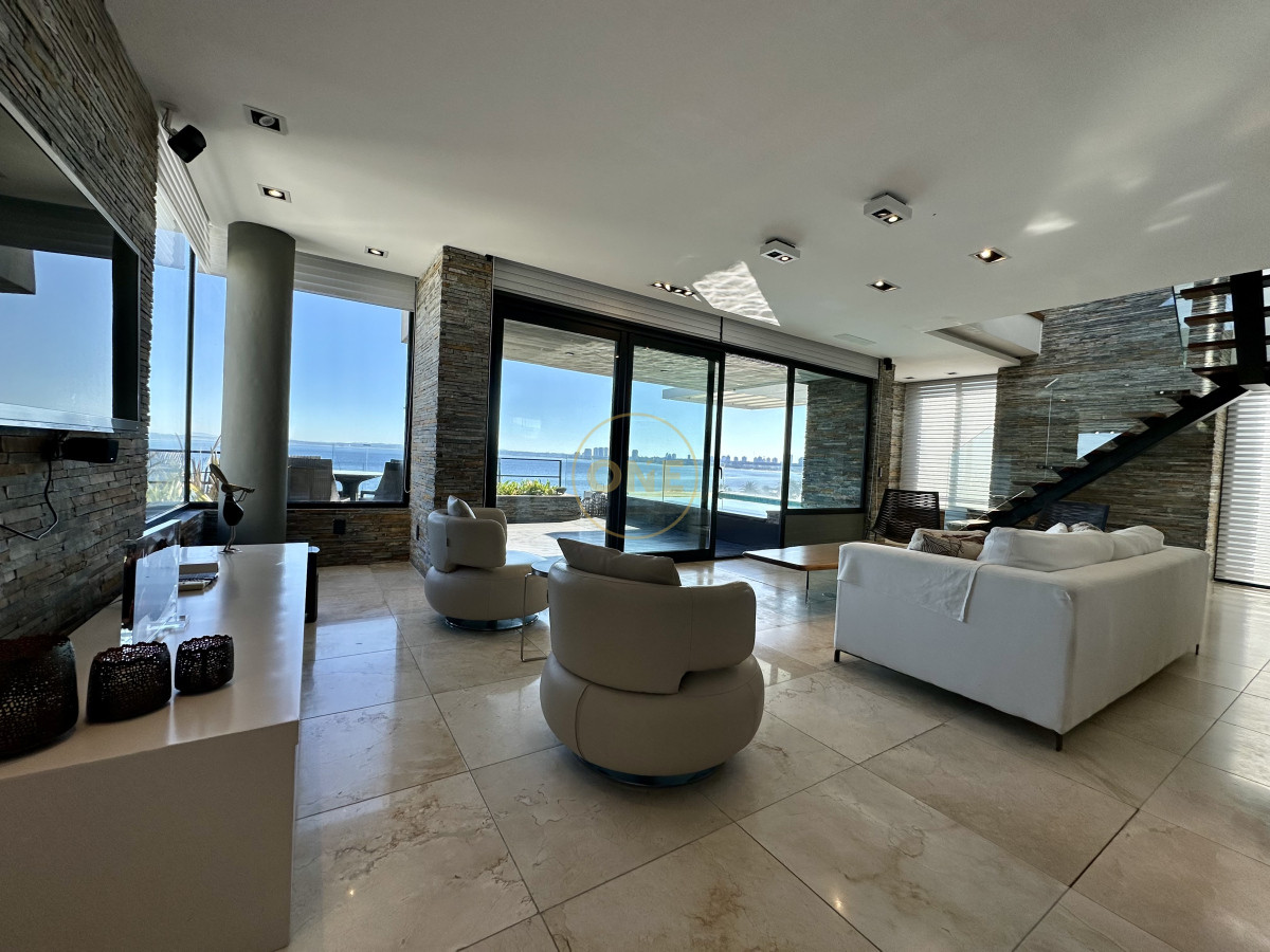 Apartamento ID.1809 - Le Bleu Penthouse frente al Puerto con el diseño de Carlos Ott