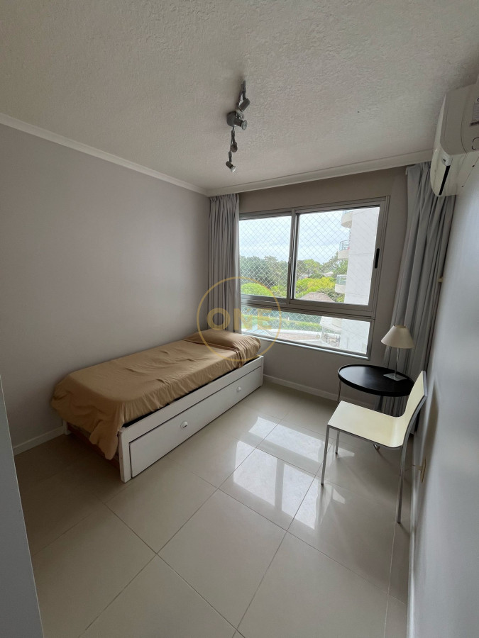 Apartamento ID.1562 -  Venta Apartamento 3 dormitorios más dependencia en Playa Brava Punta del Este
