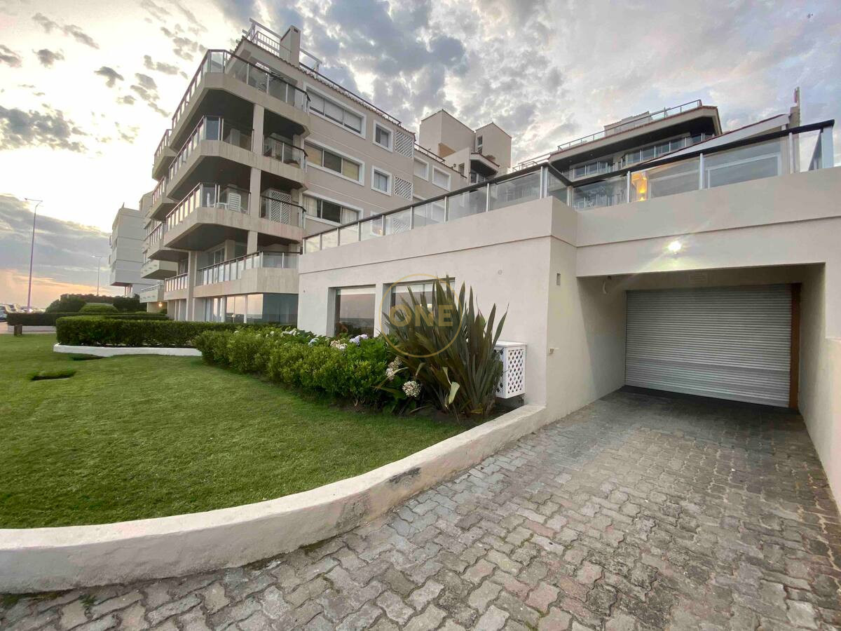Apartamento ID.1593 - venta apartamento 2 dormitorios en Península frente al mar - Punta del Este