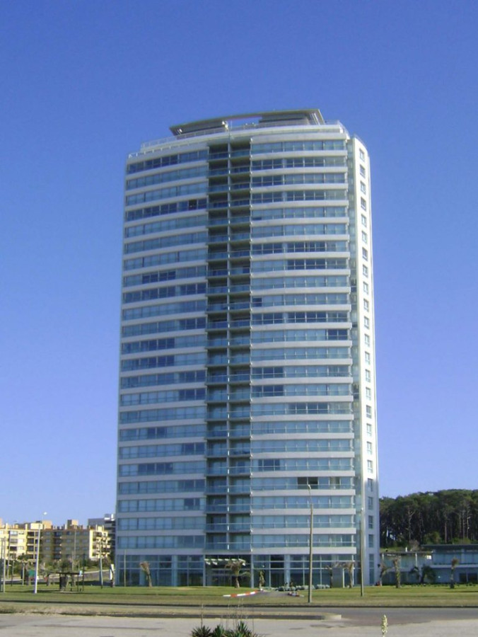 Venta apartamento 2 dormitorios mas servicio Playa Brava TORRE LE PARC I