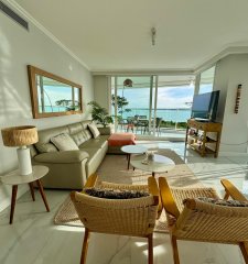 Venta apartamento 4 dormitorios Playa Mansa Punta del Este frente al mar