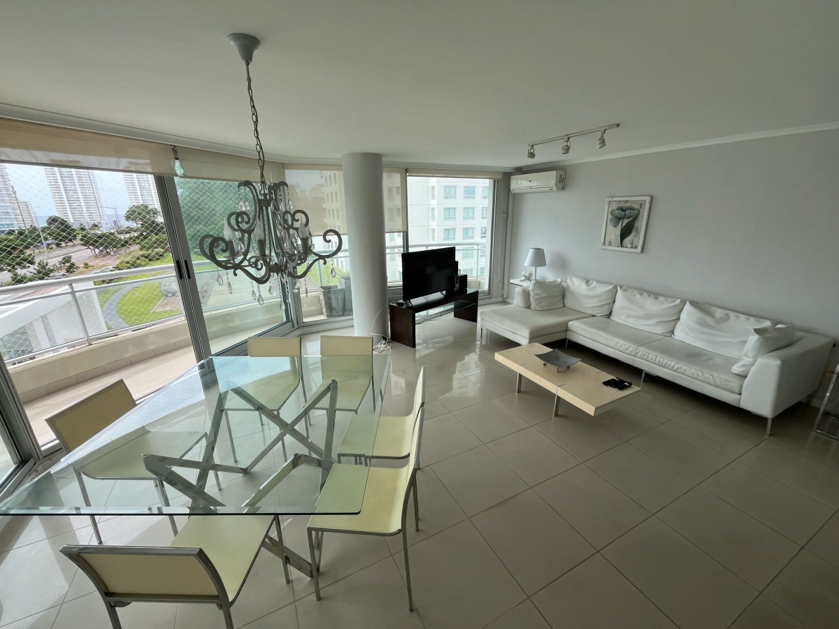  Venta Apartamento 3 dormitorios más dependencia en Playa Brava Punta del Este