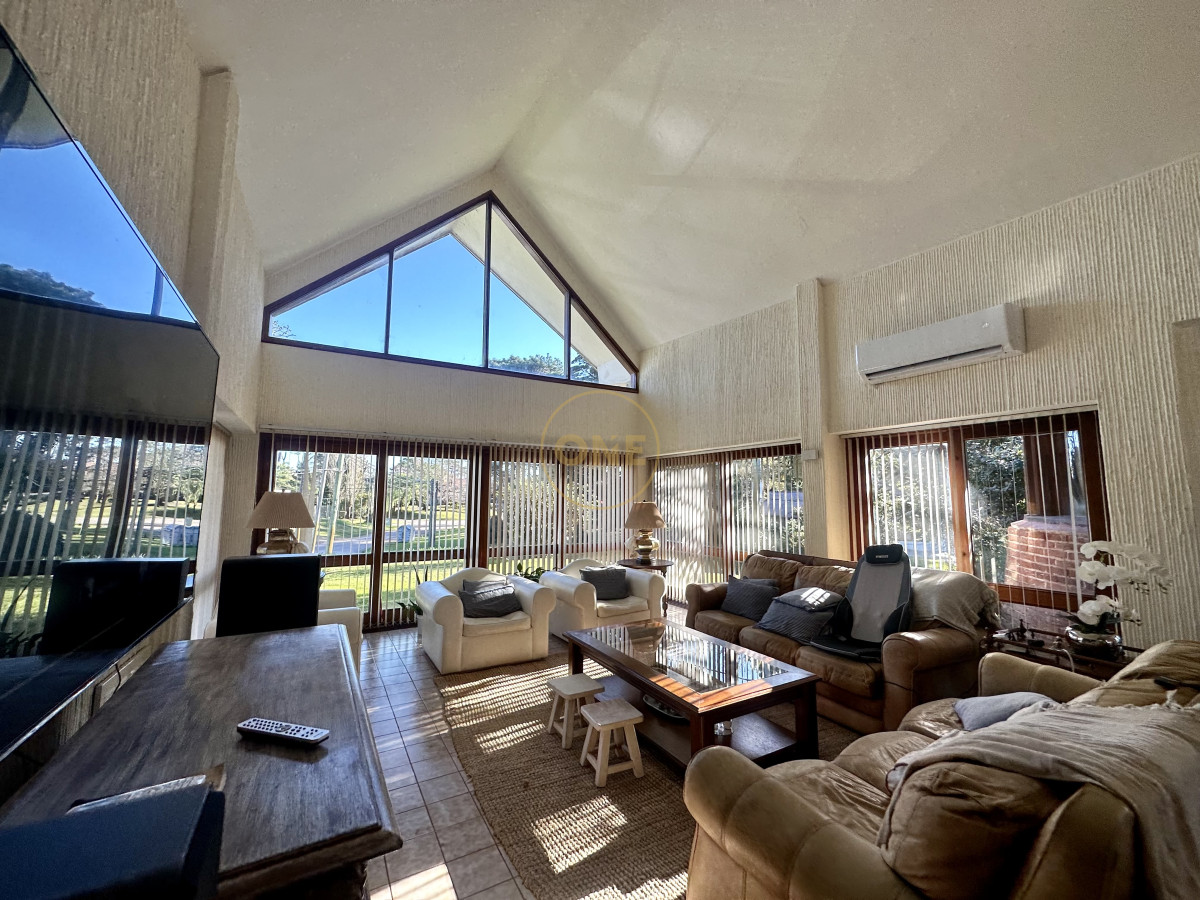 Casa ID.1972 - Casa en venta en Lugano Punta del Este 5 Dormitorios 