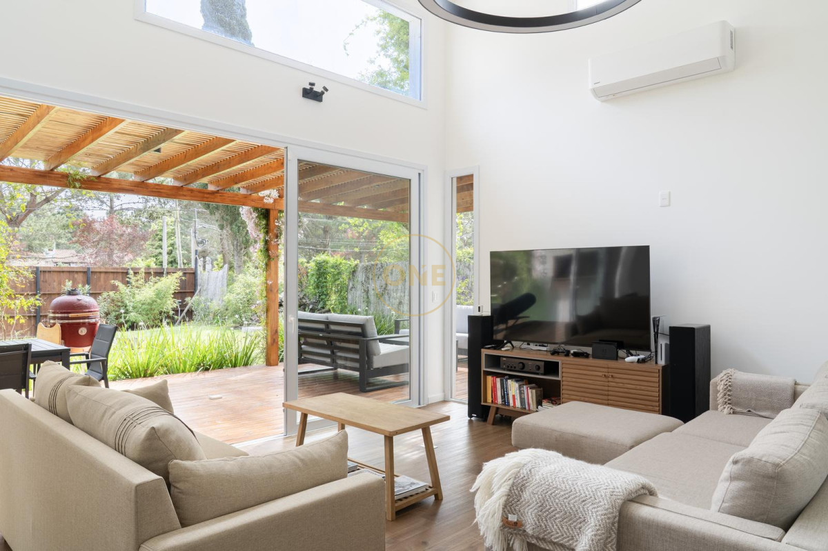 Casa ID.2184 - Diseño moderno y eficiente, mucha luz natural, ubicación exclusiva