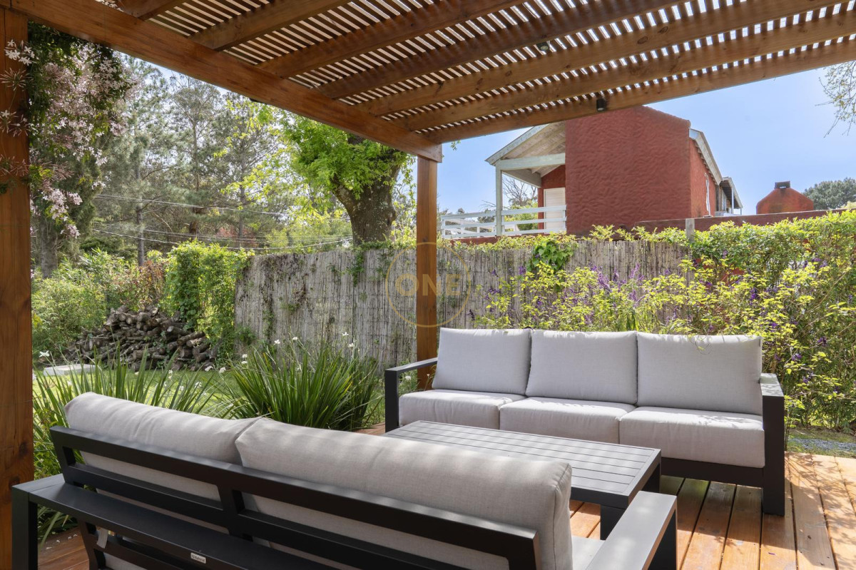 Casa ID.2184 - Diseño moderno y eficiente, mucha luz natural, ubicación exclusiva