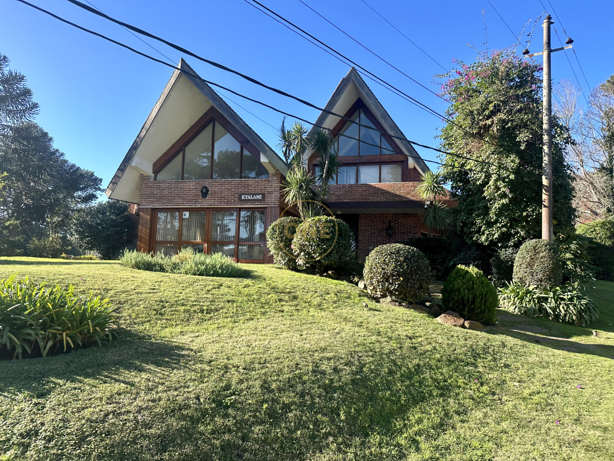 Casa ID.1972 - Casa en venta en Lugano Punta del Este 5 Dormitorios 