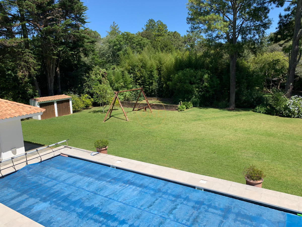 Casa ID.171 - Venta de Casa 5 DORMITORIOS con vista a cancha de Golf , Punta del este