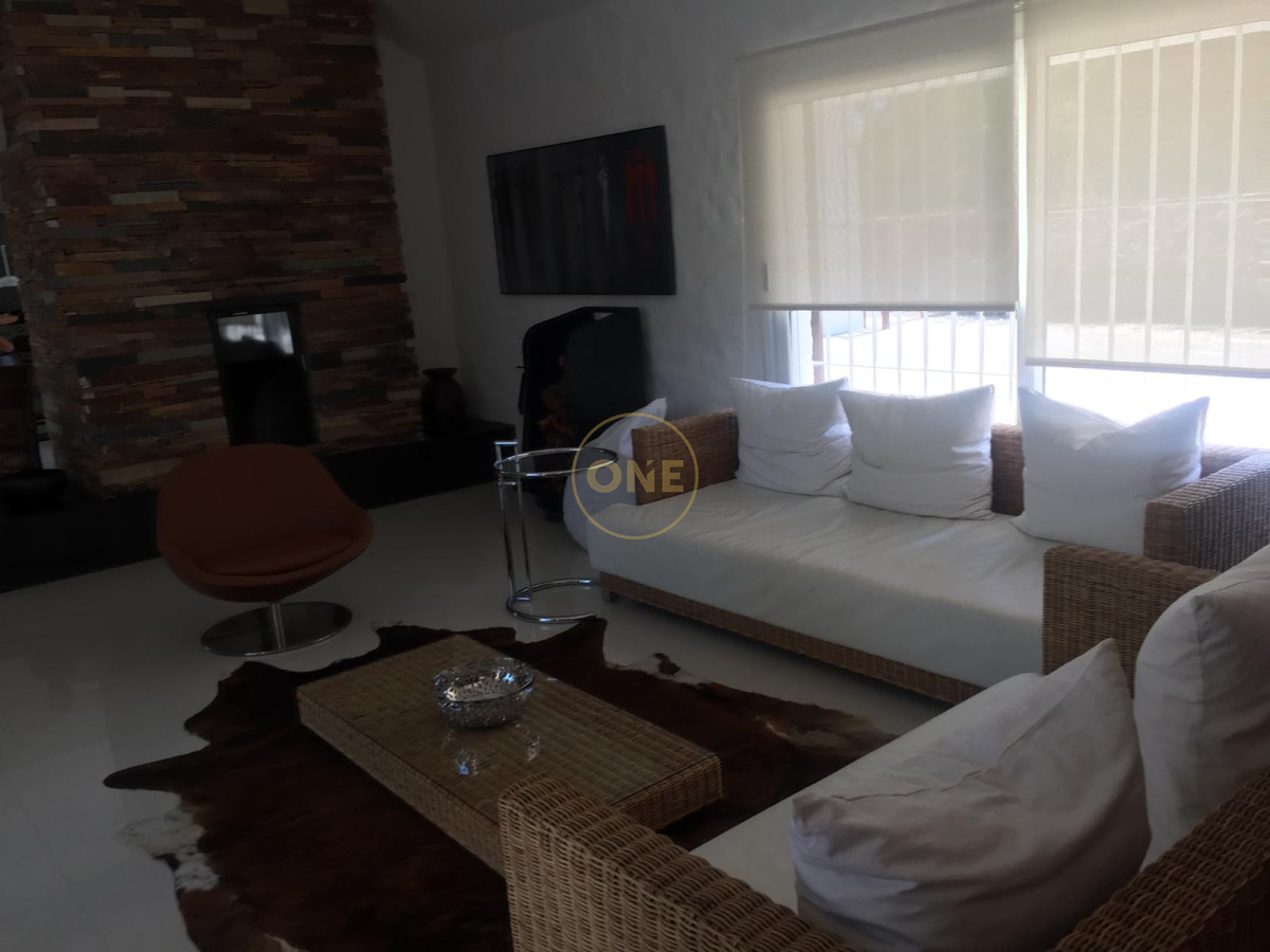 Casa ID.171 - Venta de Casa 5 DORMITORIOS con vista a cancha de Golf , Punta del este