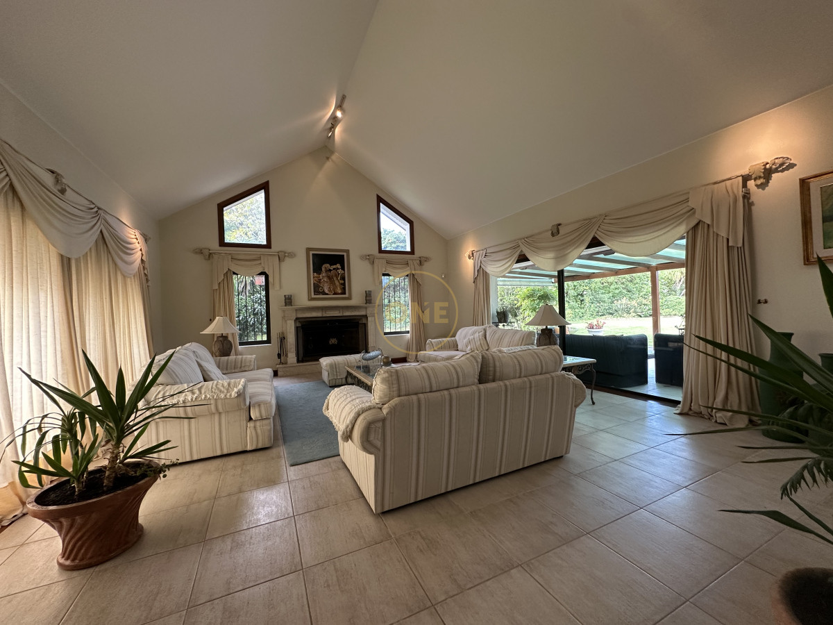 Casa ID.1696 - Casa en venta playa Mansa 7 dormitorios Punta del Este 