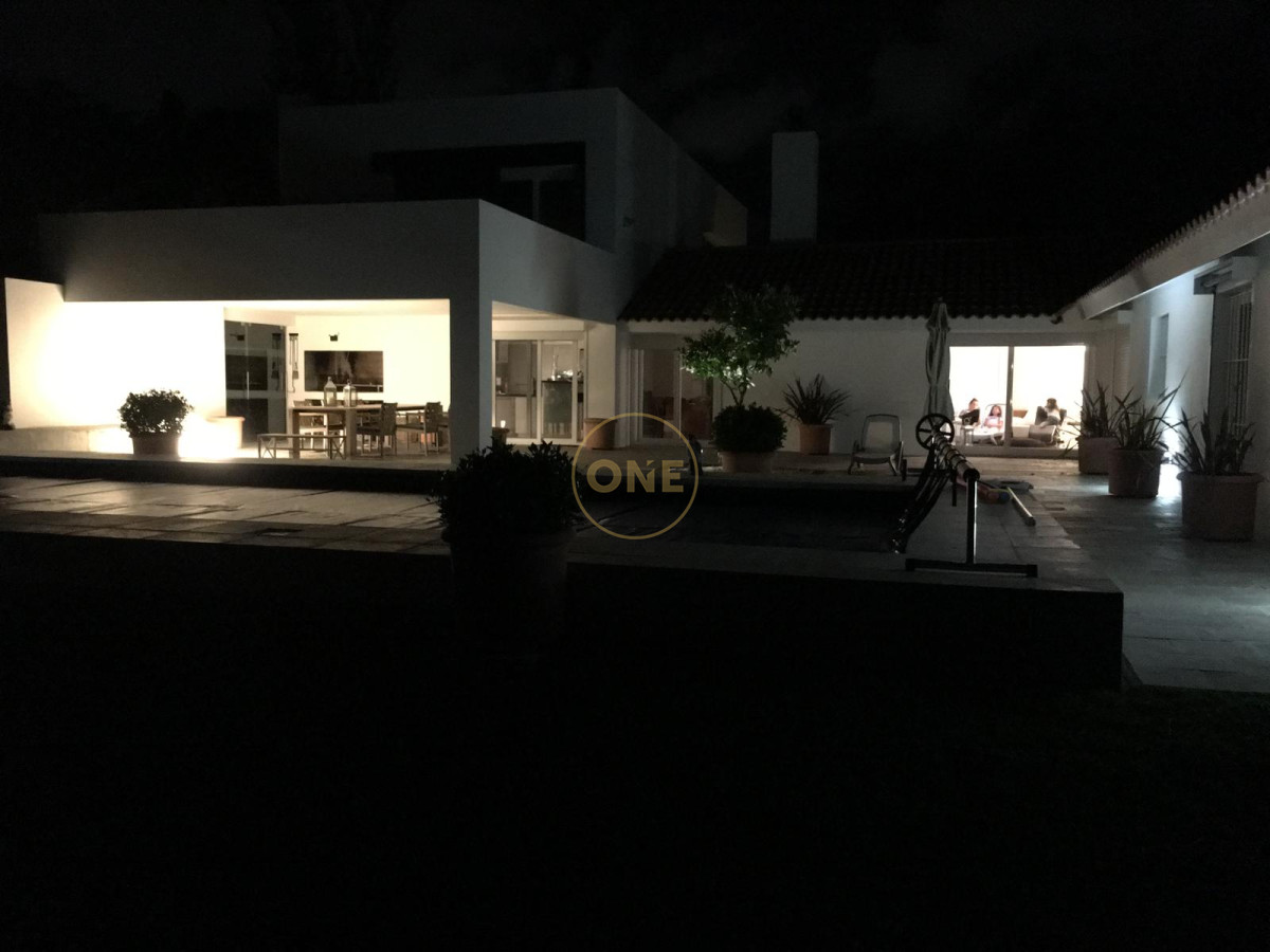 Casa ID.171 - Venta de Casa 5 DORMITORIOS con vista a cancha de Golf , Punta del este