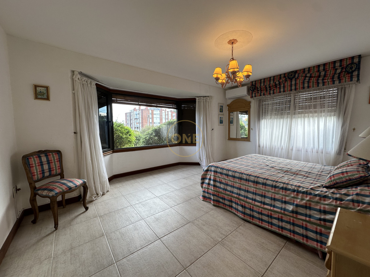 Casa ID.1696 - Casa en venta playa Mansa 7 dormitorios Punta del Este 