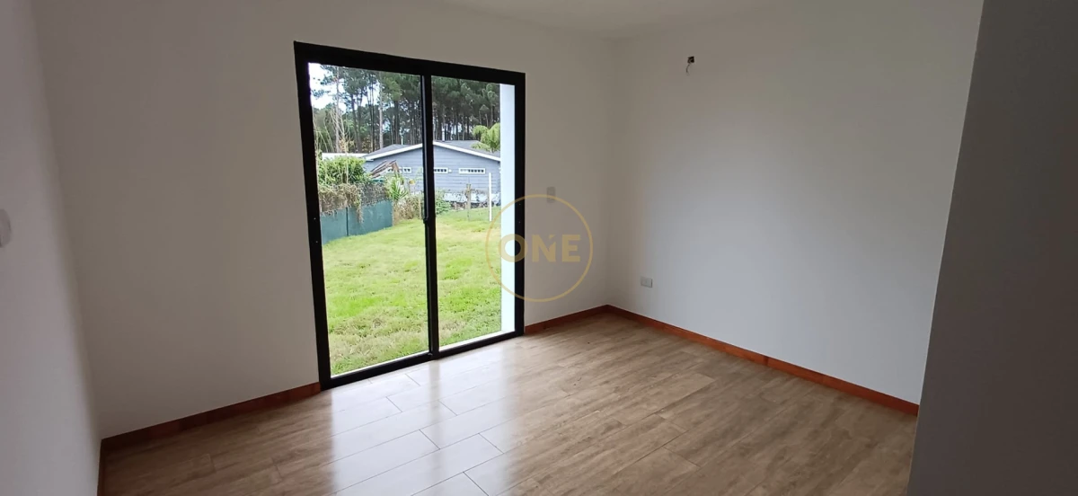 Casa ID.2256 - Casa de 3 dormitorios en Parque Burnett a la venta a estrenar!