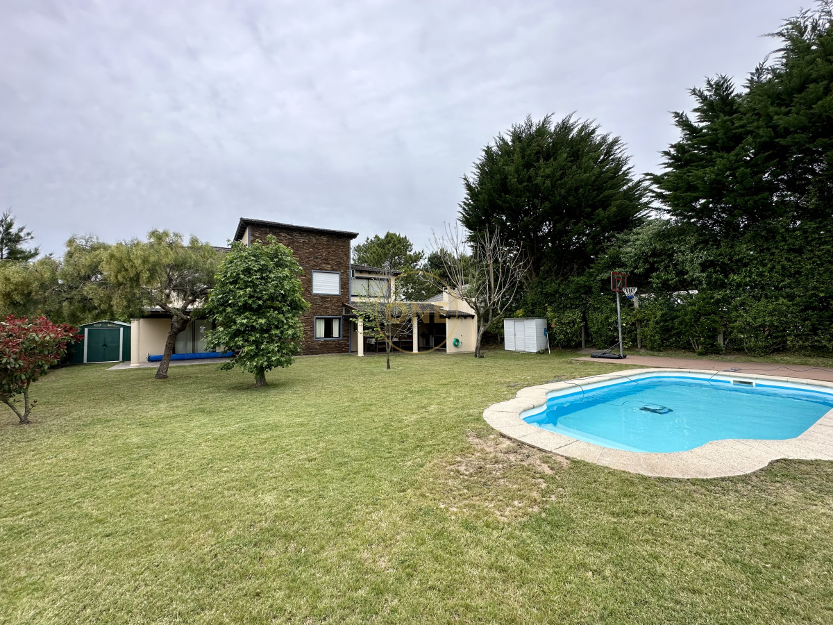 Casa ID.1971 - Casa en venta Barrio Privado La Residence Zona Colegios 