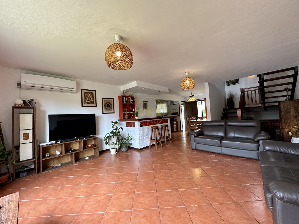 Casa ID.1971 - Casa en venta Barrio Privado La Residence Zona Colegios 