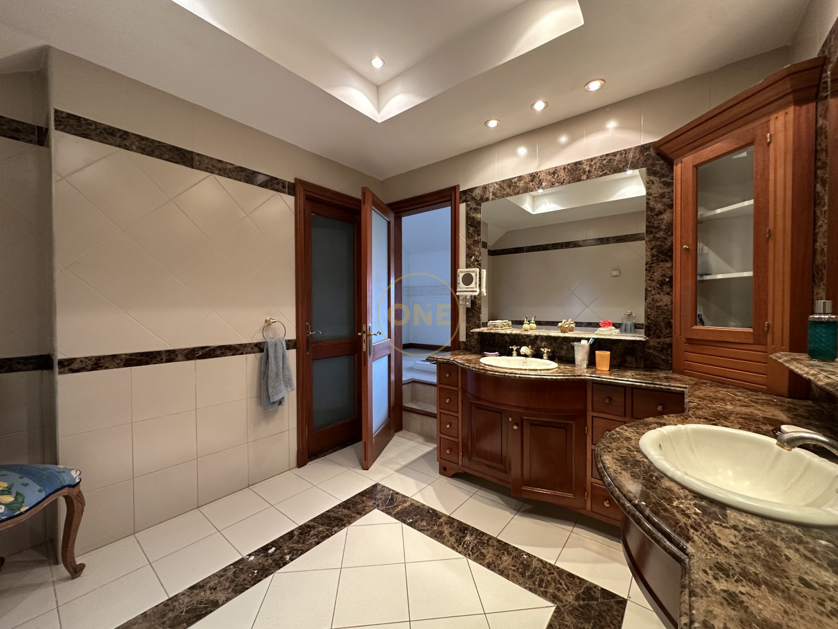 Casa ID.1696 - Casa en venta playa Mansa 7 dormitorios Punta del Este 