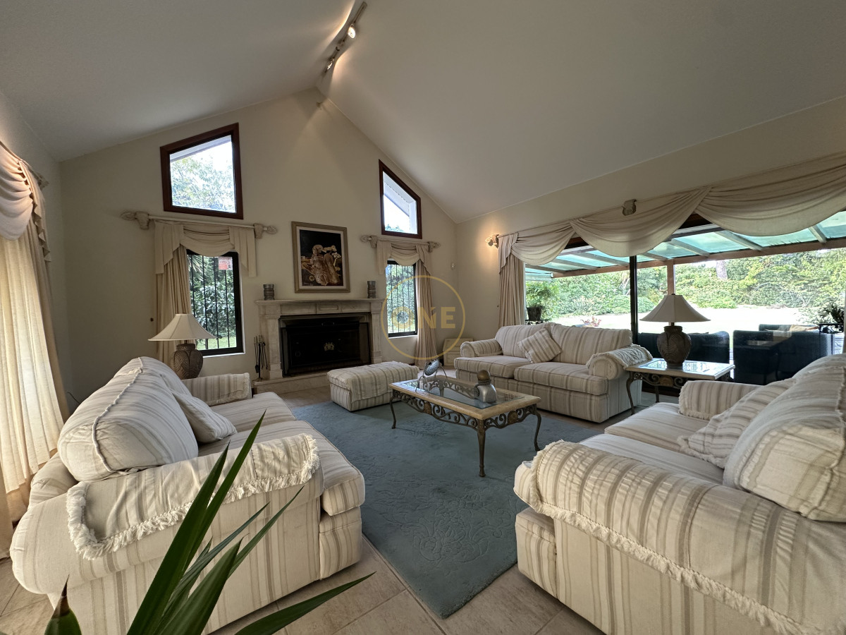 Casa ID.1696 - Casa en venta playa Mansa 7 dormitorios Punta del Este 