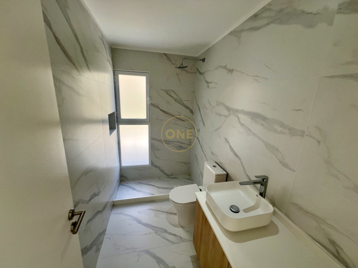 Casa ID.2078 - Excelente casa Tipo Ph 3 Dormitorios Zona Colegios, Marly Punta del Este en venta