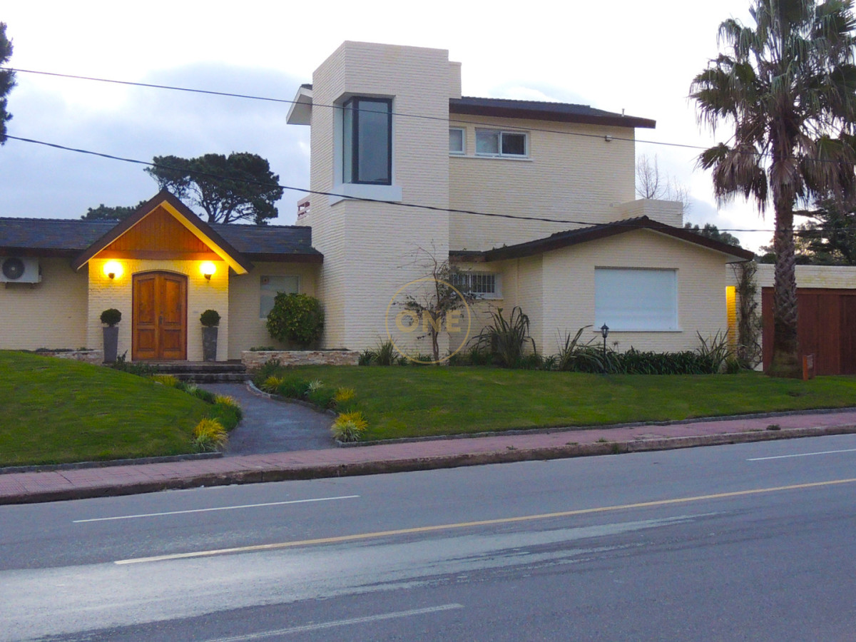 Casa ID.2257 - Gran casa en playa mansa